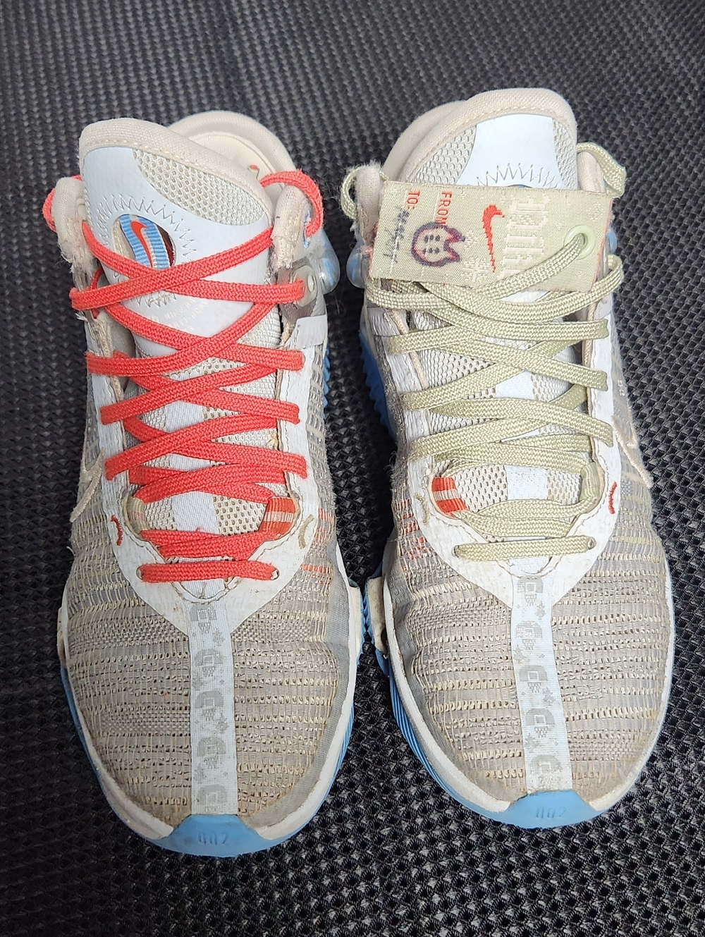Nike Air Zoom G.T.  Beige Knit Mismatched Laces Youth 3.5 Sneakers